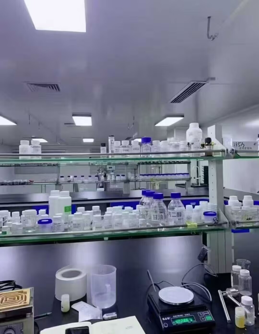 原料称量与配方打样台